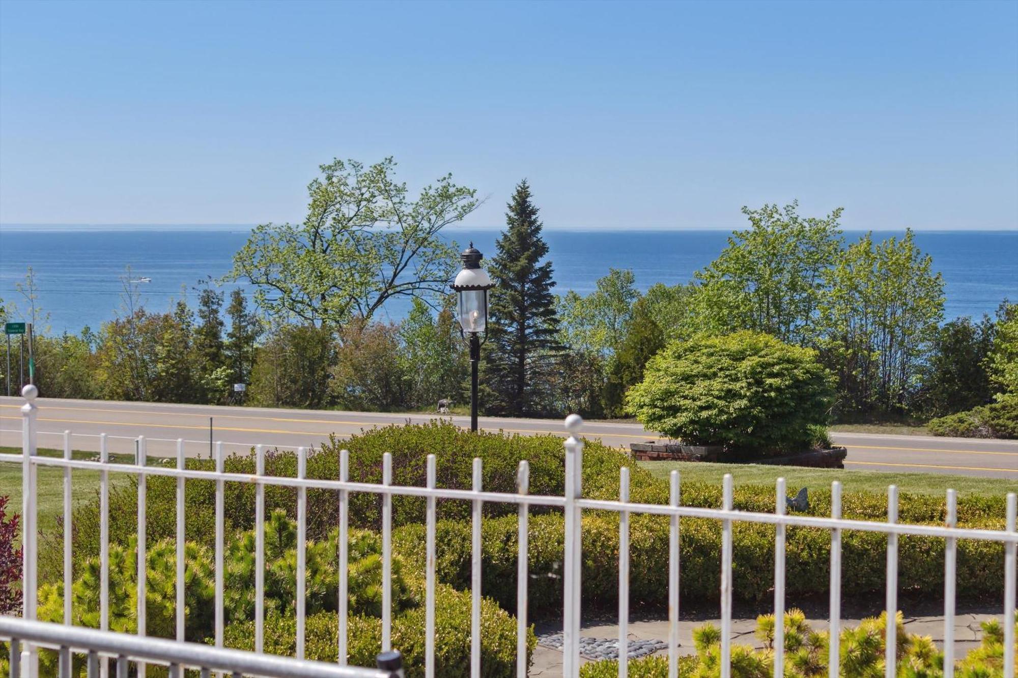 Self Check-In Lake Views Workspace 2 Queen Beds Villa Petoskey Bagian luar foto