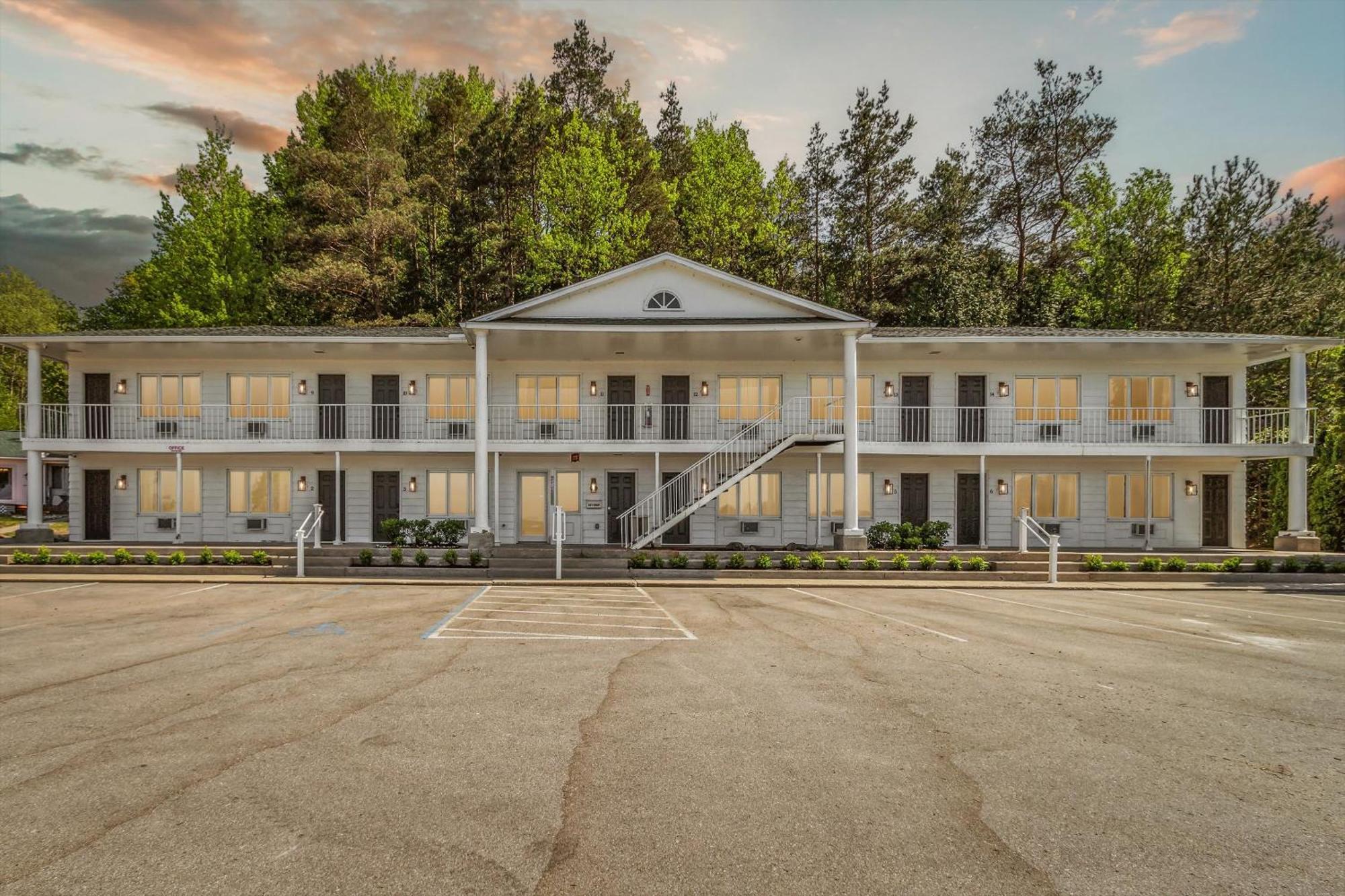 Self Check-In Lake Views Workspace 2 Queen Beds Villa Petoskey Bagian luar foto