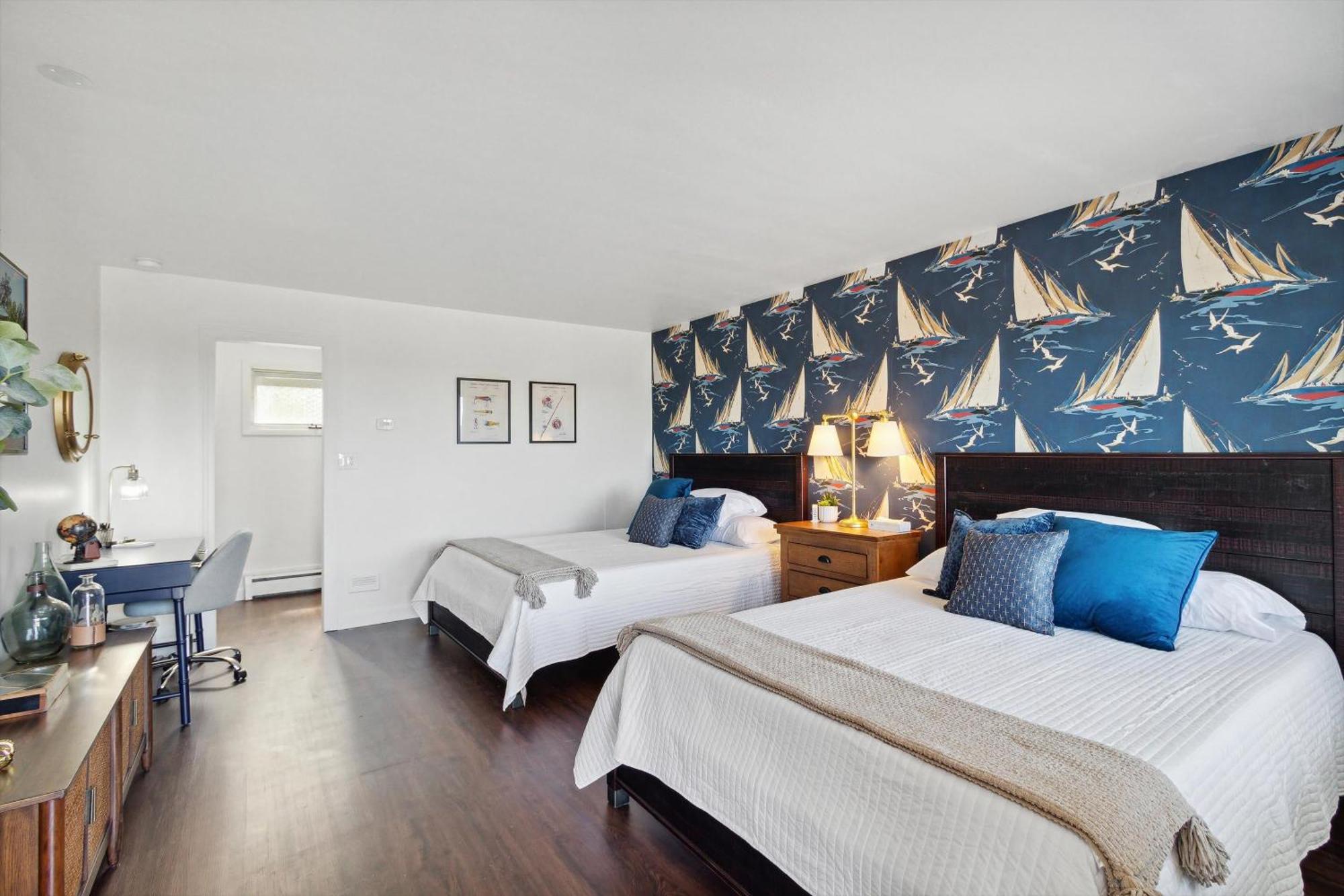 Self Check-In Lake Views Workspace 2 Queen Beds Villa Petoskey Bagian luar foto